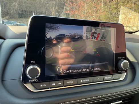 Used 2023 Nissan Rogue SV image 19