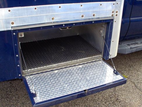 Used 2012 Ford F550 4x4 Regular Cab Super Duty w/ Payload Upgrade Pkg image 18