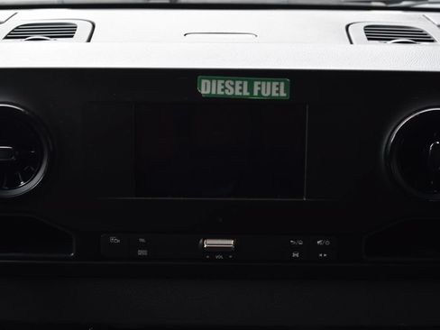 Used 2024 Mercedes-Benz Sprinter 2500 image 13