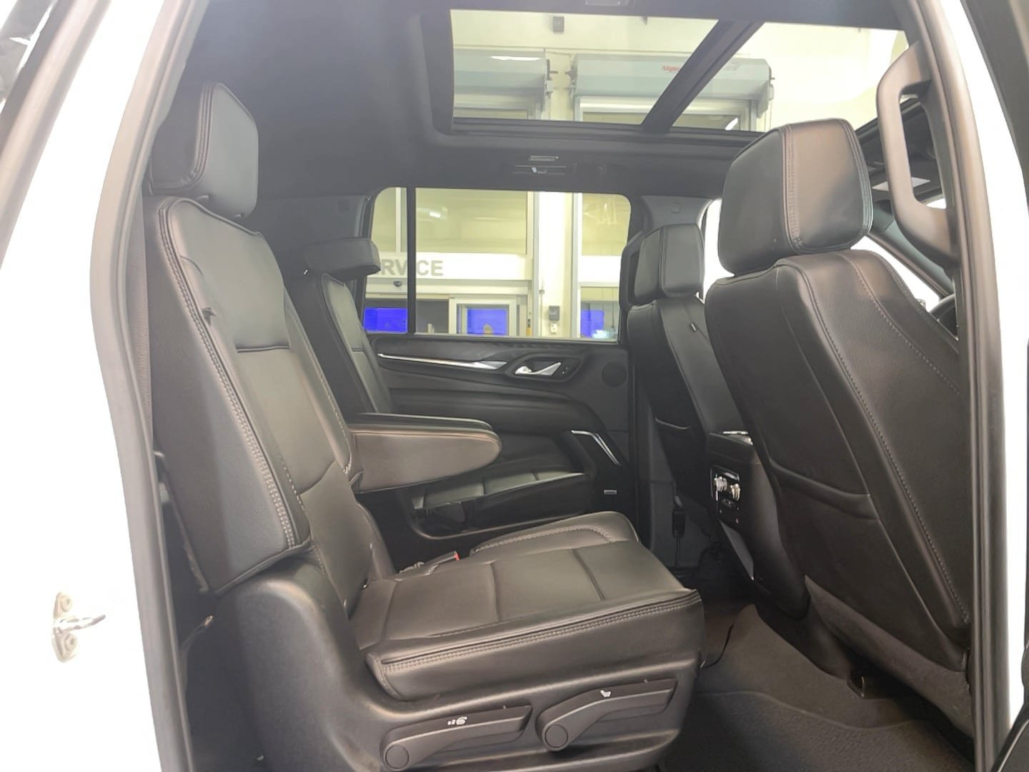 Used 2024 GMC Yukon XL Denali AWD/4WD image 22