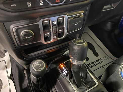 Used 2020 Jeep Wrangler Unlimited Sahara AWD/4WD image 17