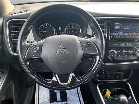 Used 2017 Mitsubishi Outlander SE image 8