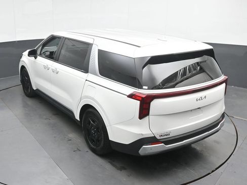 Used 2025 Kia Carnival FWD image 40