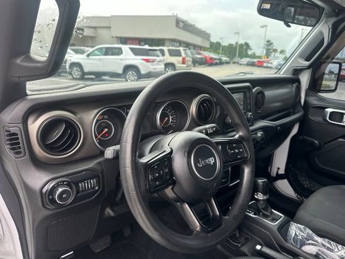 Used 2018 Jeep Wrangler Unlimited Sport AWD/4WD image 13