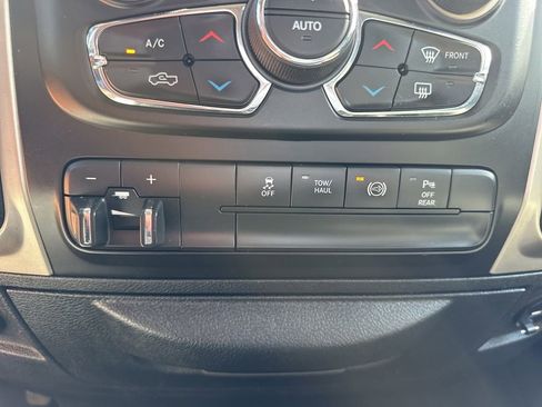 Used 2017 RAM 2500 SLT AWD/4WD image 35