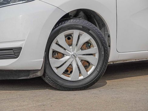 Used 2018 Nissan Versa Note SV image 2