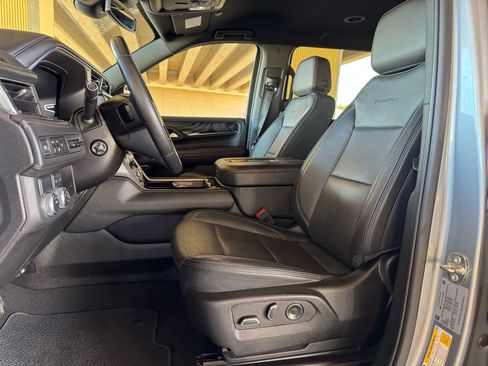 Used 2023 GMC Yukon XL Denali image 12