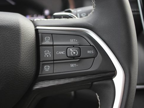 Used 2025 Jeep Grand Cherokee L Altitude image 14