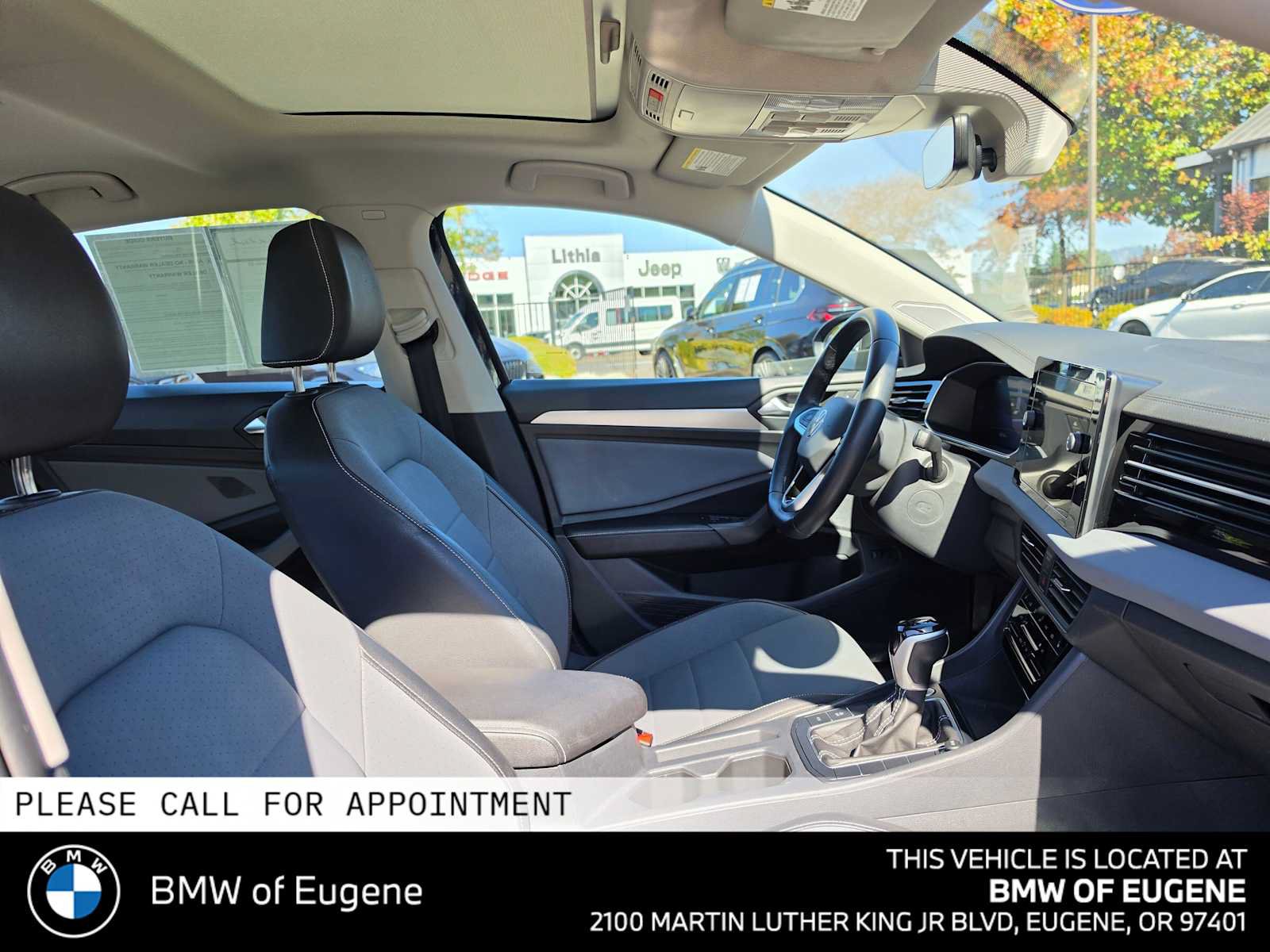 Used 2025 Volkswagen Jetta SE FWD image 11