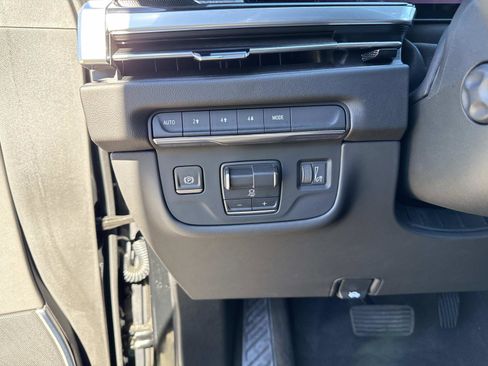 Used 2025 Cadillac Escalade ESV Sport image 34