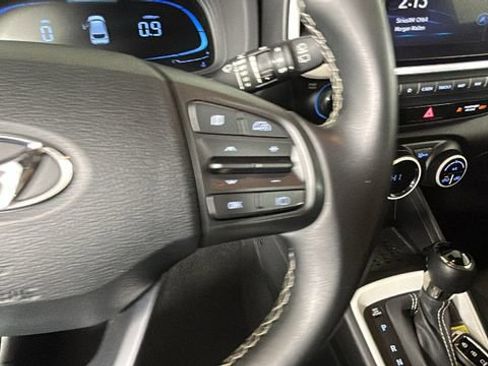 Used 2023 Hyundai Venue Limited FWD image 17