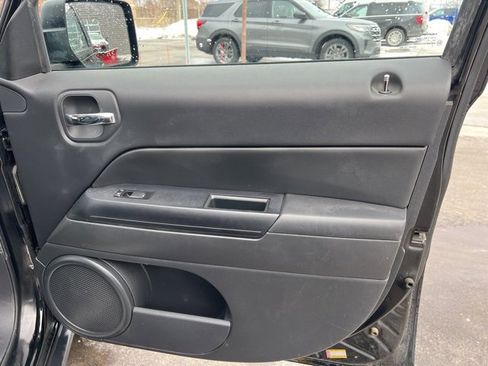 Used 2017 Jeep Patriot High Altitude image 10