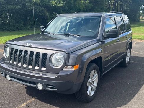 Used 2016 Jeep Patriot Latitude w/ Sun/Sound Group image 4