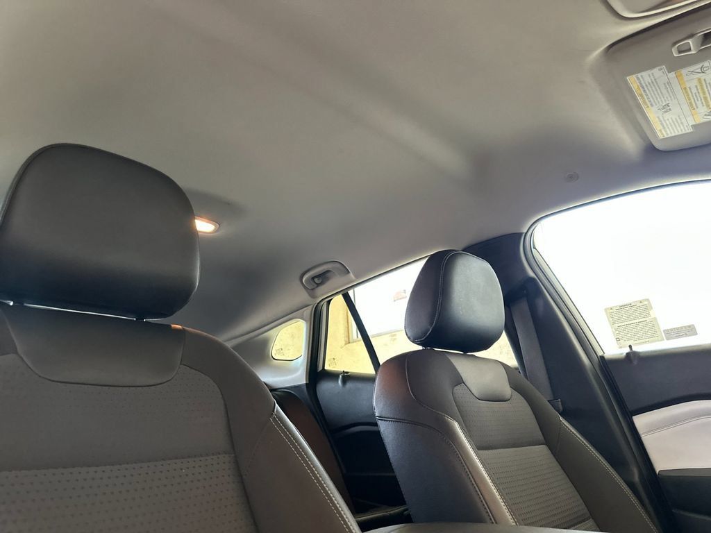 Used 2025 Chevrolet Trax LT FWD image 16