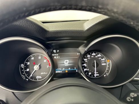 Used 2022 Alfa Romeo Stelvio Ti image 17