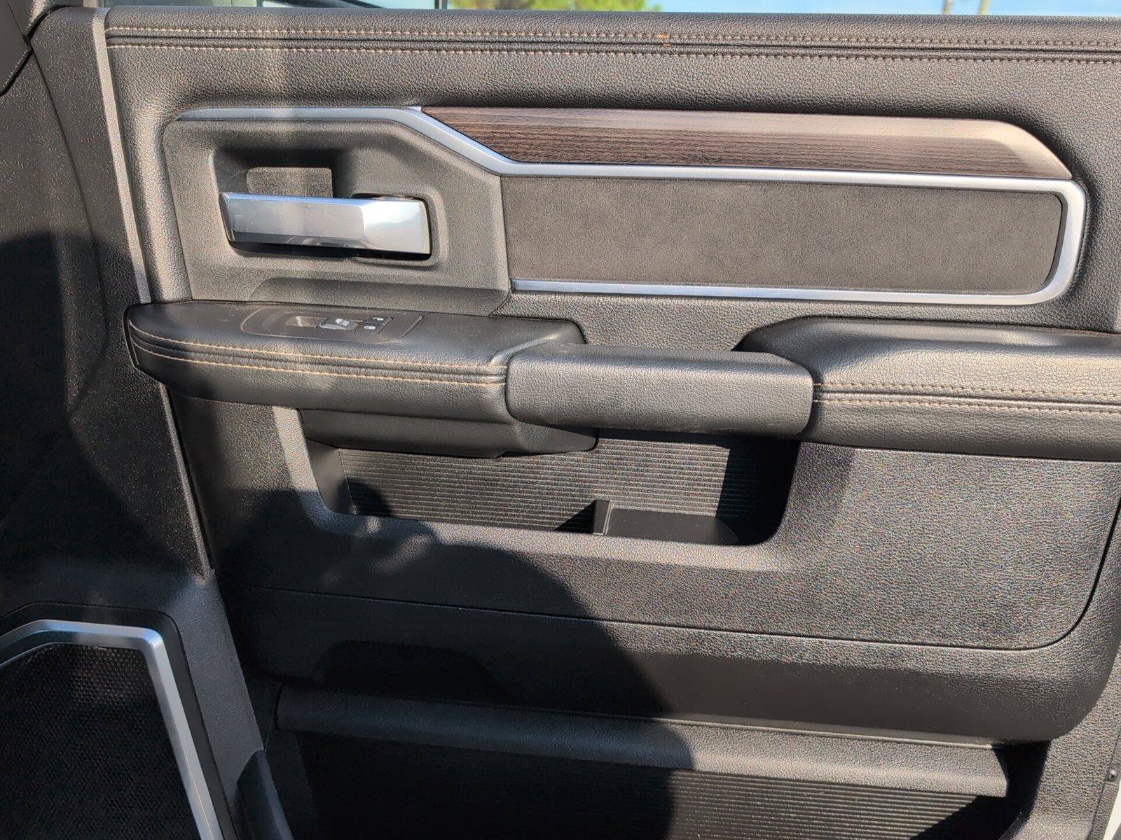 Used 2025 RAM 2500 Laramie AWD/4WD image 40