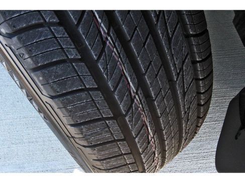 Certified 2025 Nissan Pathfinder SV FWD image 32