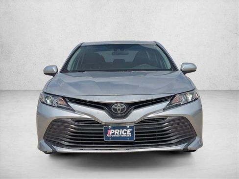 Used 2019 Toyota Camry LE FWD image 2