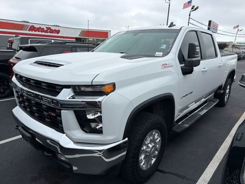 Used 2023 Chevrolet Silverado 2500 LT w/ Convenience Package image 2