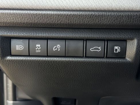 Used 2025 Toyota Camry SE image 25