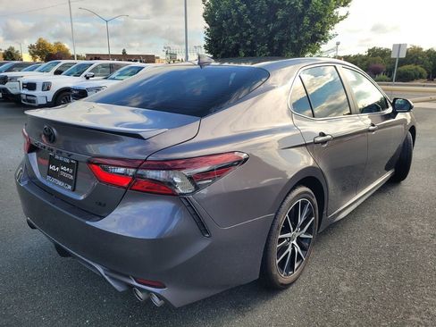 Used 2023 Toyota Camry SE image 4