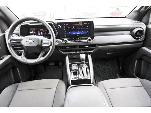 Used 2025 Chevrolet Colorado W/T RWD image 8