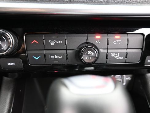 Used 2025 Jeep Compass Latitude AWD/4WD image 25