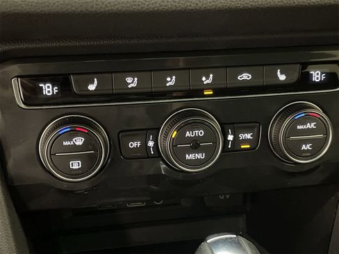 Used 2018 Volkswagen Tiguan SE image 31