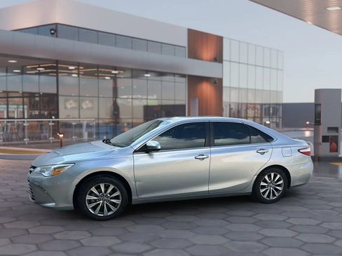 Used 2017 Toyota Camry XLE FWD image 3