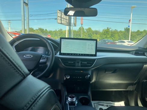 Used 2024 Ford Escape Platinum w/ Premium Technology Package AWD/4WD image 33