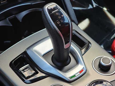 Used 2023 Alfa Romeo Stelvio Veloce AWD/4WD image 21