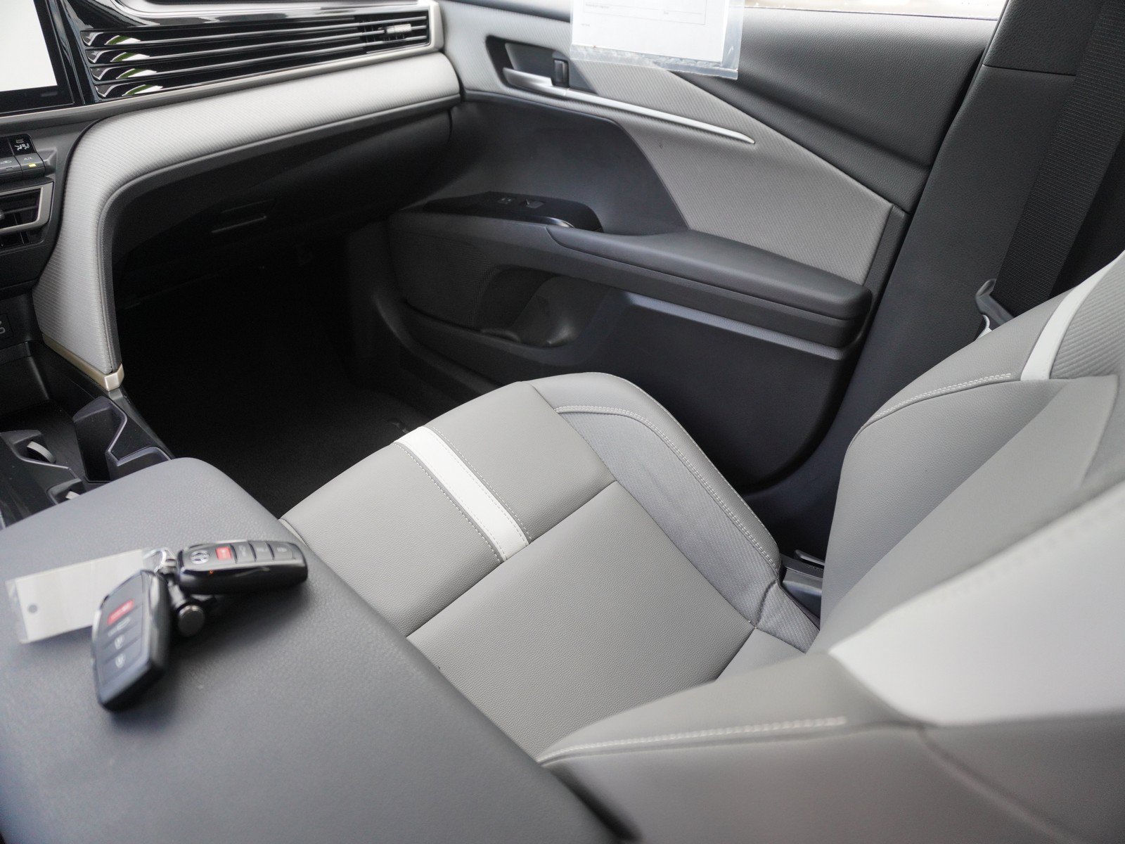 Used 2025 Toyota Camry SE w/ Multimedia Upgrade Package FWD image 16