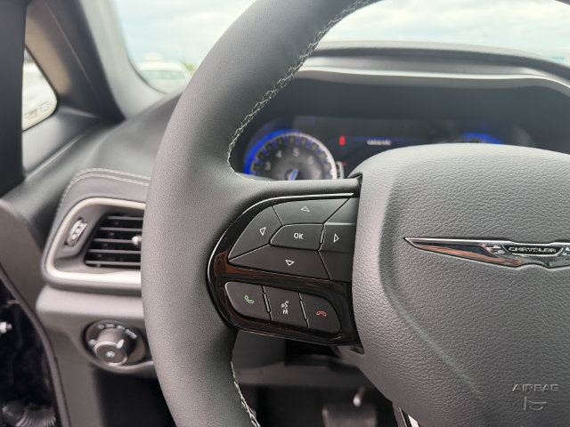 New 2026 Chrysler Pacifica Select AWD/4WD image 17