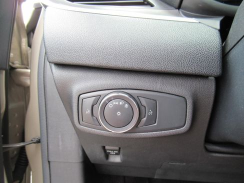 Used 2015 Lincoln MKC FWD image 23