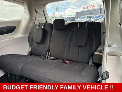 Used 2023 Chrysler Voyager LX FWD image 16