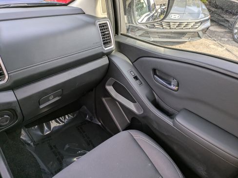 Used 2022 Nissan Frontier SV image 18