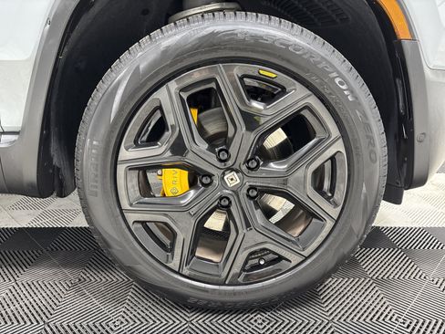 Used 2022 Rivian R1S Launch Edition image 11