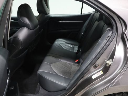 Used 2019 Toyota Camry XSE image 18