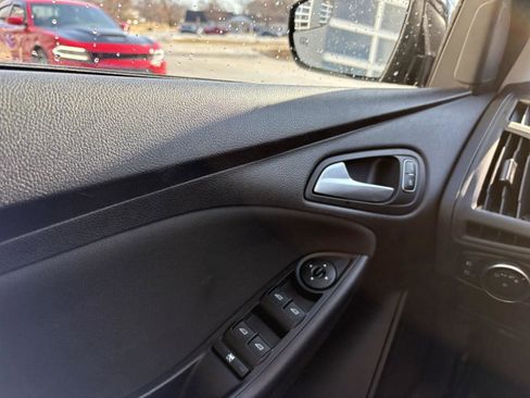 Used 2017 Ford Focus SE image 13
