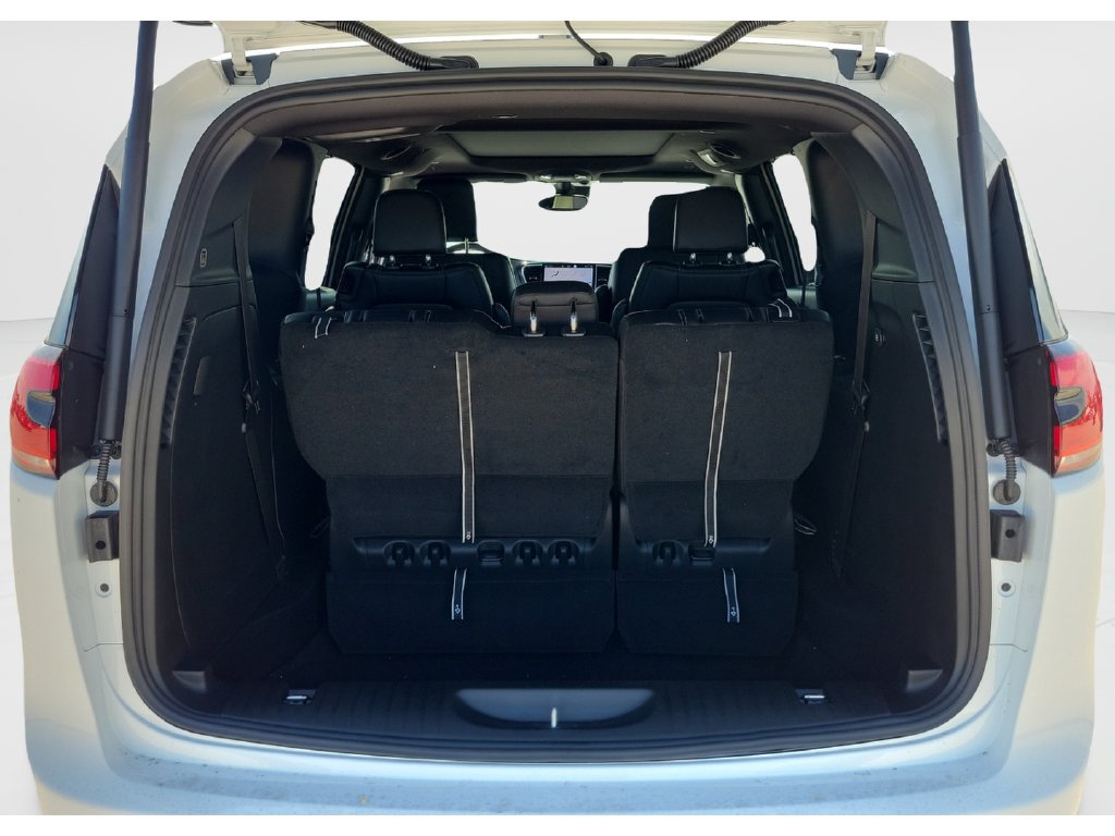 New 2027 Chrysler Pacifica Select w/ Family Tech Group FWD image 9