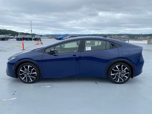New 2026 Toyota Prius Plug-In Hybrid FWD image 7