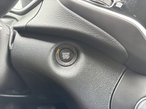 Used 2022 Jeep Cherokee Limited image 18