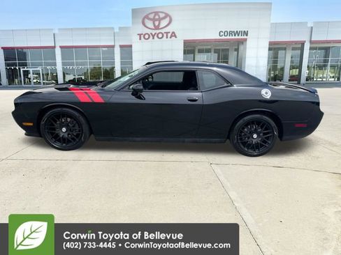 Used 2011 Dodge Challenger R/T RWD image 2