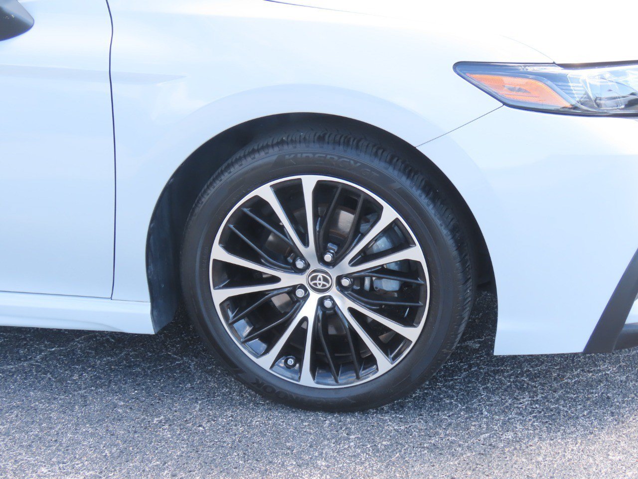 Used 2023 Toyota Camry SE FWD image 9