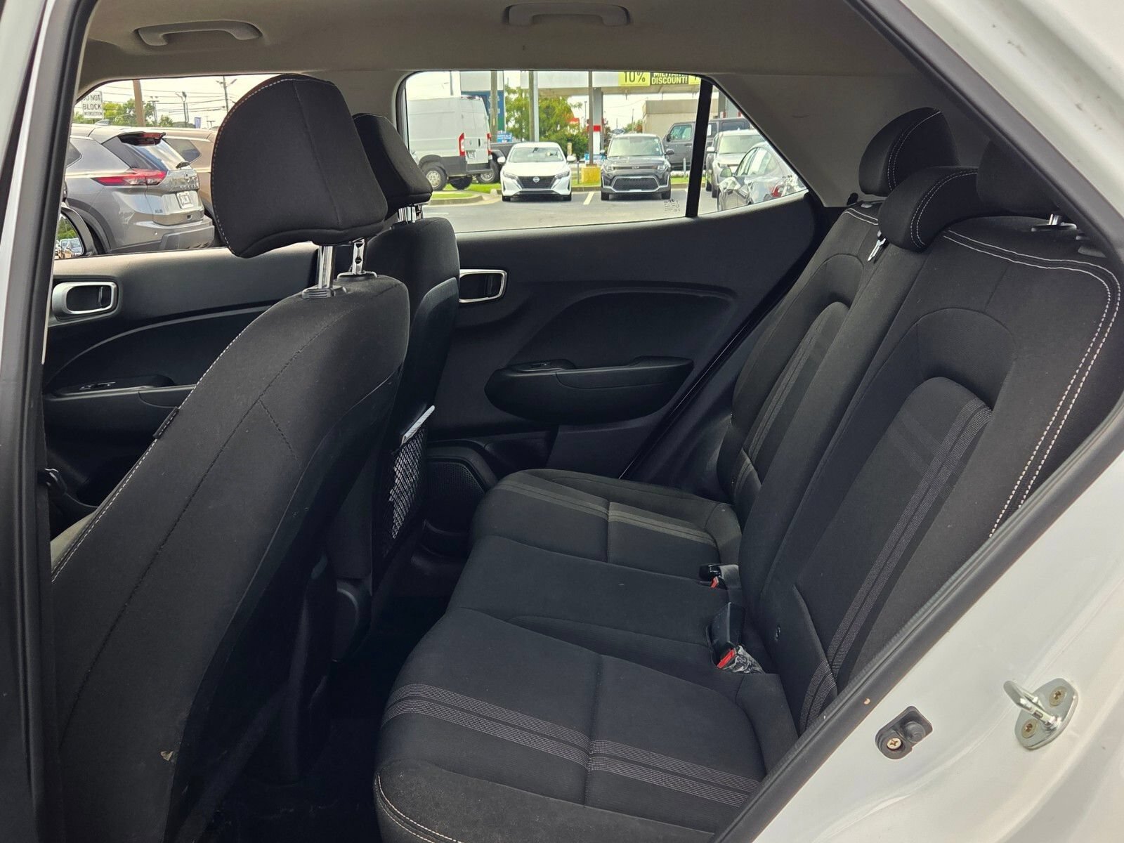 Used 2021 Hyundai Venue SEL FWD image 6