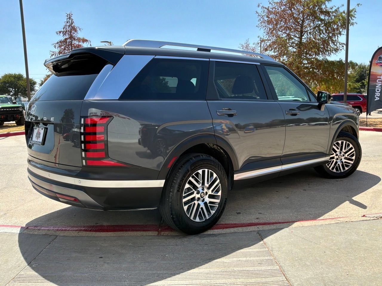Used 2026 Hyundai Palisade SEL FWD image 6