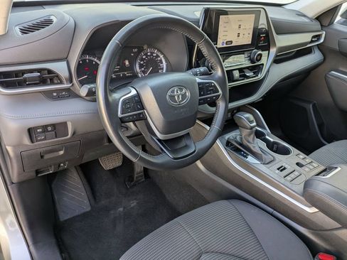 Used 2024 Toyota Highlander LE image 10