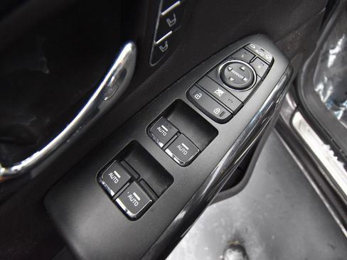 Used 2016 Kia Sedona SX Limited image 13