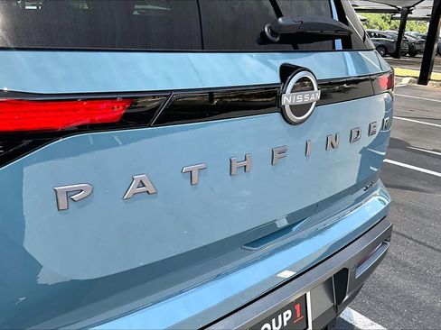 New 2026 Nissan Pathfinder SL w/ SL Premium Package FWD image 15