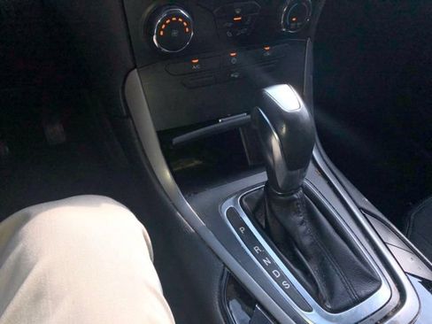 Used 2018 Ford Edge SE FWD image 25